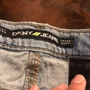 DKNY jeans size 4R 28 inch inseam
